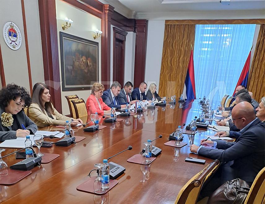 БАЊАЛУКА, 1. ОКТОБРА /СРНА/ - Министар финансија Републике Српске Зора Видовић изјавила је данас да сузбијање сиве зоне значи да неће бити нелојалне конкуренције и да ће пословна заједница у Српској моћи много лакше да ради.