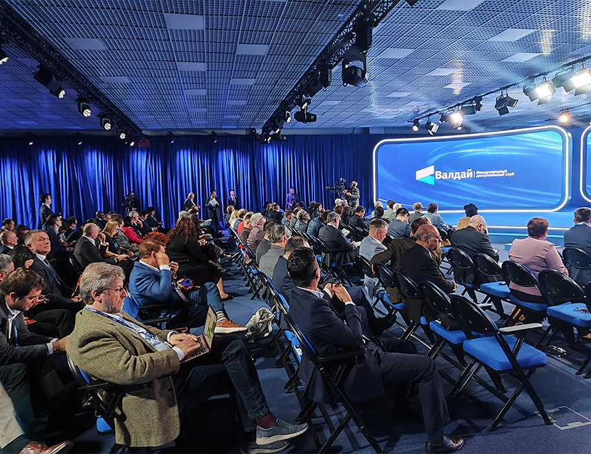 SOCHI, OCTOBER 2 /SRNA/ - The introduction of a new era in global politics requires strategically avoiding risks and agilely seizing emerging opportunities to maintain the stability of individual states and the entire international system, it was said at the opening session of the final day of the Valdai Club Annual Meeting in Sochi, which is also attended by Republika Srpska President Milorad Dodik.