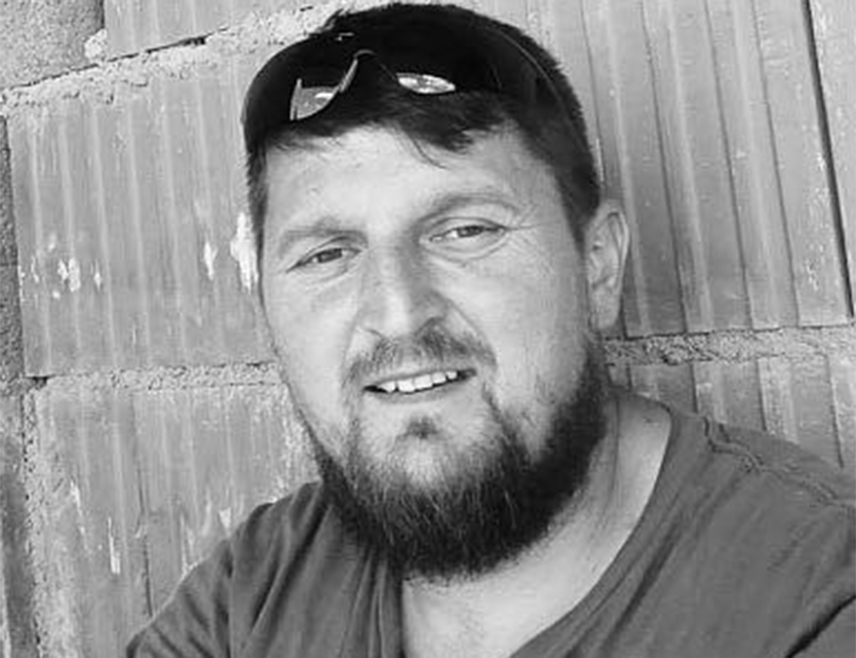 НОВА ГОРИЦА, 2. ОКТОБРА /СРНА/ - Тридесетседмогодишњи грађевински радник, држављанин БиХ, смртно је страдао на радном мјесту у Новој Горици када га је у јарку дубоком око метар и по затрапала земља, саопштила је Полицијска управа Нова Горица.