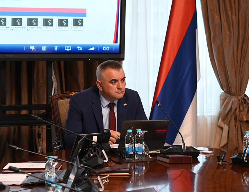 БАЊАЛУКА, 2. ОКТОБРА /СРНА/ - Влада Републике Српске прихватила је данас информацију о мултисекторском одговору институција Српске када је ријеч о изградњи центра за збрињавање радиоактивног отпада на локацији Черкезовац на Трговској гори у Хрватској, с циљем доказивања могућег негативног утицаја његове изградње.