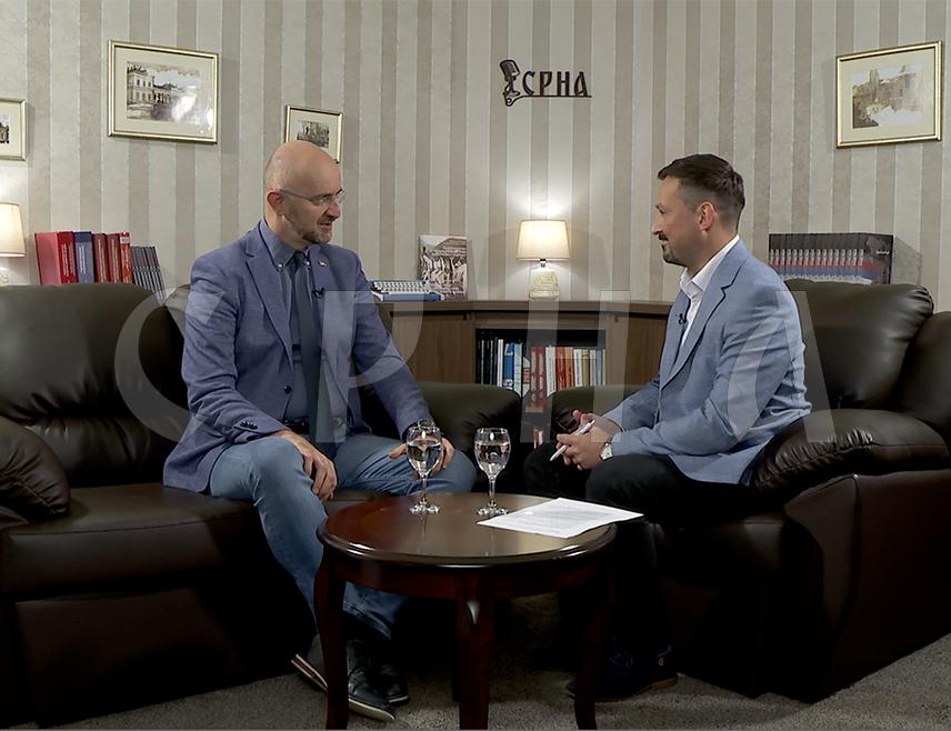 БАЊАЛУКА, 4. ОКТОБРА /СРНА/ - Шеф Клуба посланика СНСД-а у Народној скупштини Републике Српске Срђан Мазалица истиче да је ова политичка партија одлучила да изађе на пријевремене изборе за предсједника Српске због стабилности Републике, као и укупних прилика, али и ради спречавања могућих кризних ситуација.