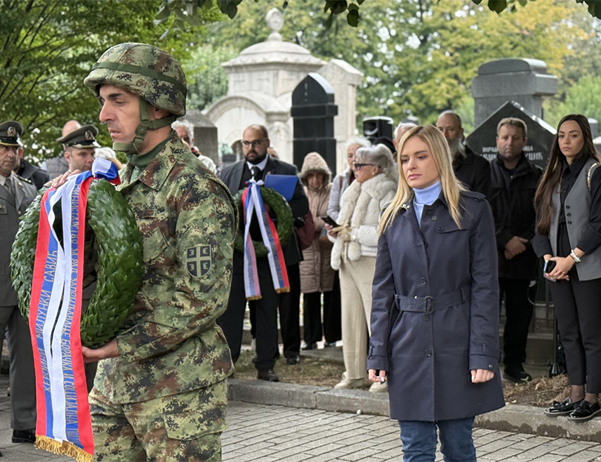 БЕОГРАД, 5. ОКТОБРА /СРНА/ - На Новом гробљу у Београду обиљежене су 52 године од смрти Милунке Савић, српске хероине балканских и Првог свјетског рата, а министар за рад, запошљавање, борачка и социјална питања Србије Милица Ђурђевић Стаменковски поручила је да је Милунка Савић била бранилац и хранилац и да њено највеће одликовање није било на прсима, већ у данашњој слободи.