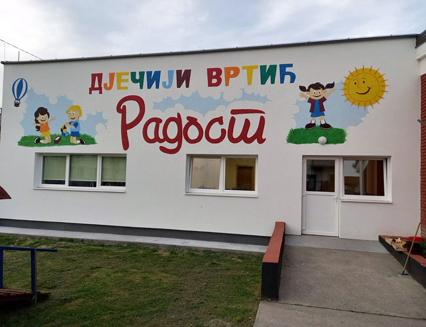 ШАМАЦ, 5. ОКTОБРА /СРНА/ - У Јавну предшколску установу "Радост" у Шамцу и организациони јединицу у Обудовцу ове године уписано је 45 нових полазника, а на мјесто у обданишту чека још толико дјеце.