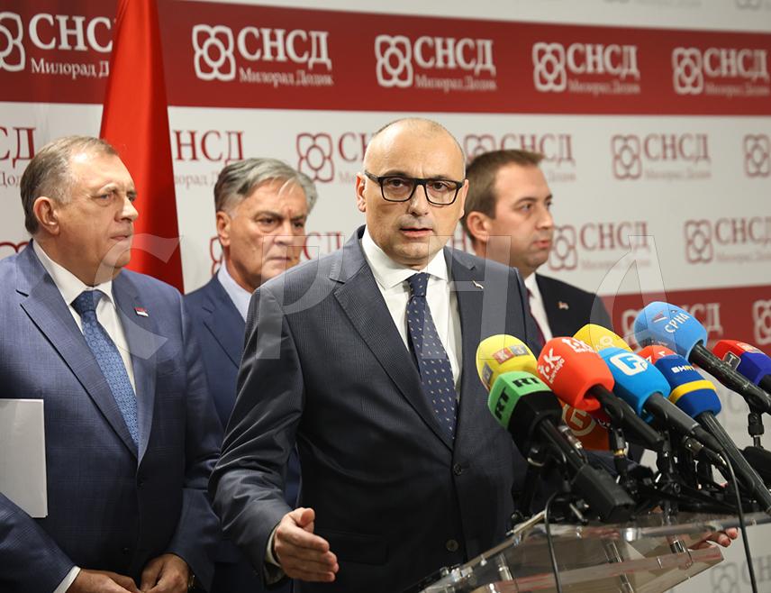 BANJA LUKA, OCTOBER 6 /SRNA/ – National Party of Srpska (NPS) leader Darko Banjac has said today in Banja Luka that the early presidential election in Republika Srpska will serve as a kind of referendum at which the citizens of Srpska will say NO to the imposition of decisions by Christian Schmidt, Sarajevo-based politicians, and certain embassies.