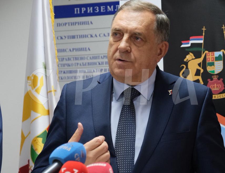 ХАН ПИЈЕСАК, 7. ОКТОБРА /СРНА/ - Предсједник Републике Српске Милорад Додик поручио је данас да ће политички остати веома ангажован.