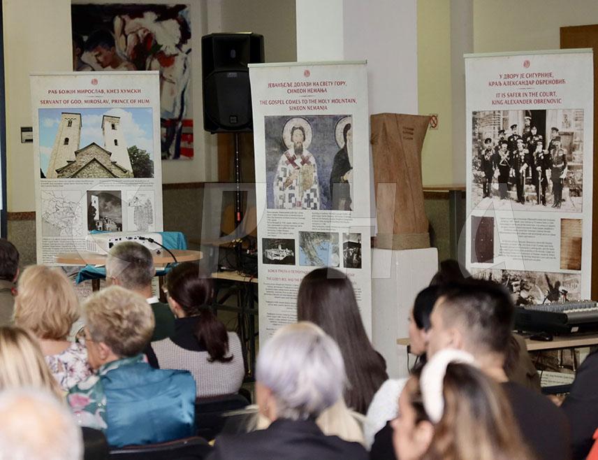 PALE, OCTOBER 8 /SRNA/ – An exhibition showcasing the best-made facsimile of the oldest Serbian Cyrillic manuscript, the Miroslav Gospel, was opened this evening at the Faculty of Economics in Pale. All interested visitors will be able to view it until Saturday, October 11.