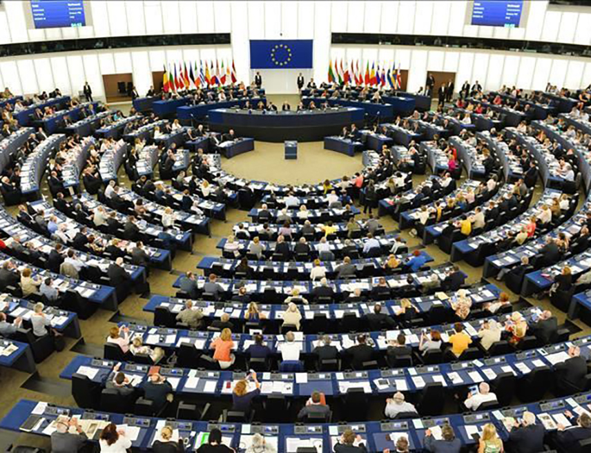 СТРАЗБУР, 9. ОКТОБРА /СРНА - РИА Новости/ - Европски парламент позвао је Запад да дозволи Украјини да без ограничења користи западно оружје за гађање мета у Русији, наведено је у релевантној резолуцији.