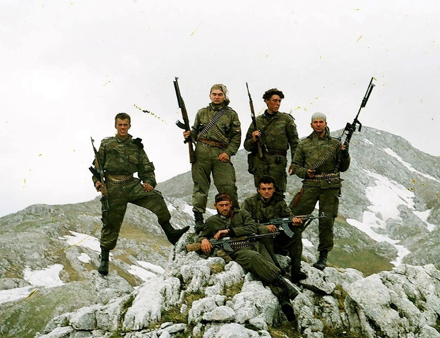 Почетком љета 1993. године ситуација на ратишту у БиХ и кретања у међународној јавности указивала су на то да од јединствене БиХ више нема ништа и било је на помолу стварање три нове државе на територији БиХ, оцјена је садржана у Монографији о ратном путу Прве гардијске моторизоване бригаде Главног штаба Војске Републике Српске /Гарда/ чији је аутор Жељко Дакић