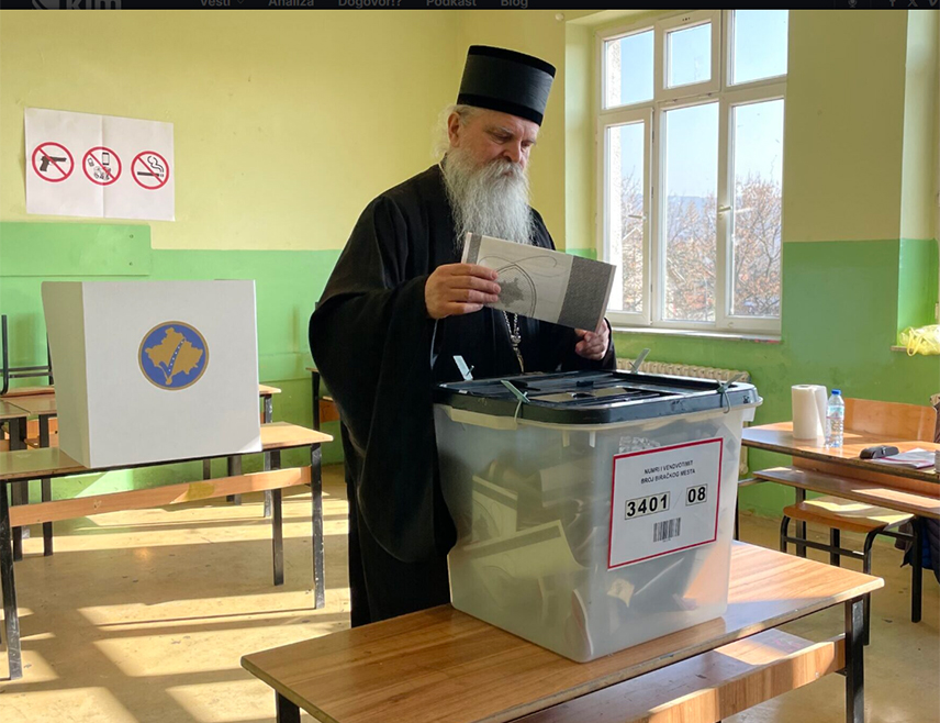 БЕОГРАД, 12. ОКТОБРА /СРНА/ - Његово високопреосвештенство митополит рашко-призренски Теодосије гласао је на локалним изборима на бирачком мјесту у Основној школи "Краљ Милутин" у Грачаници.