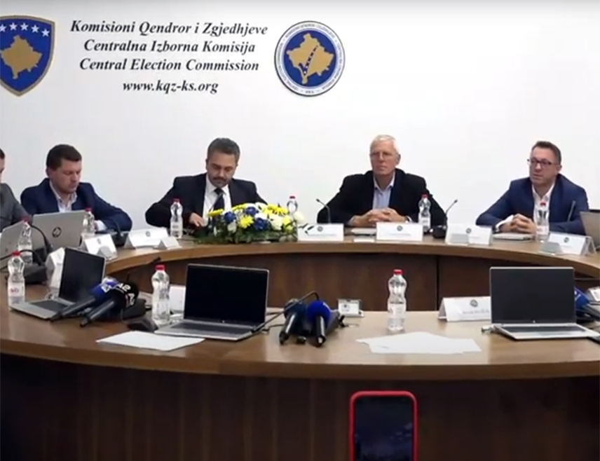 БЕОГРАД, 12. ОКТОБРА /СРНА/ - На локалним изборима на Косову и Метохији до 19.00 часова гласало је 38,87 одсто уписаних бирача, а највећа излазност је у српским срединама, показују подаци централне изборне комисије у Приштини /ЦИК/.