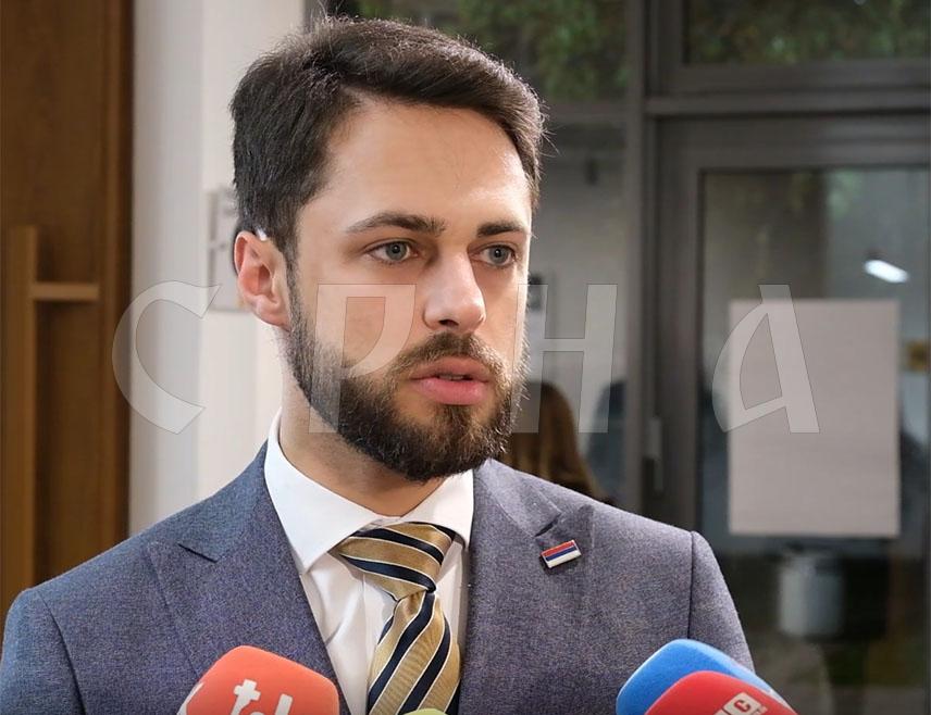 БАЊАЛУКА, 12. ОКТОБРА /СРНА/ - Изасланик предсједника Републике Српске Марко Ромић рекао је да манифестација "Дани Србије у Републици Српској" кроз низ догађаја показује јединственост српског националног бића које је расподијељено у два државно-правна организма - Србију и Републику Српску.