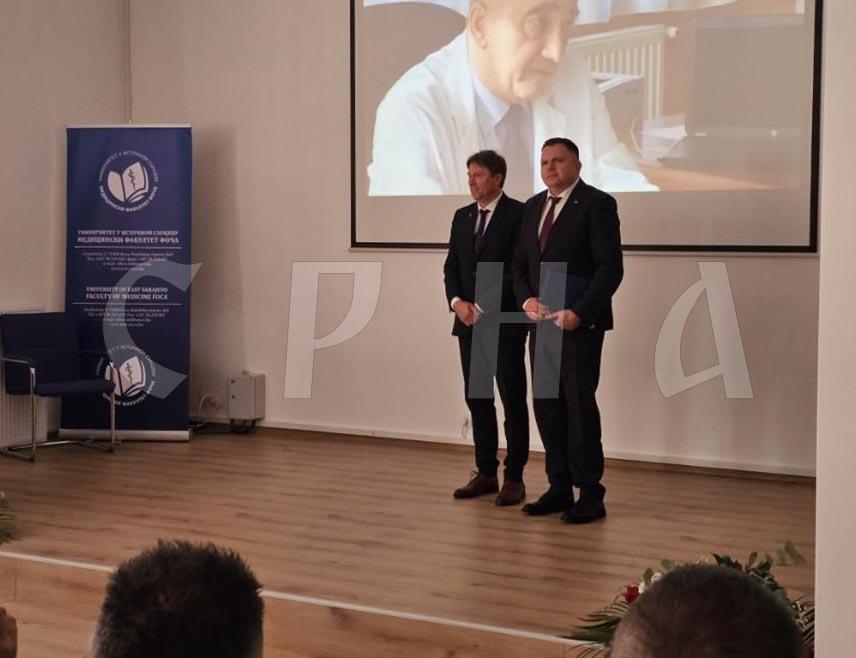 ФОЧА, 14. ОКТОБРА /СРНА/ - Министар унутрашњих послова Републике Српске Жељко Будумир изјавио је данас у Фочи да је Медицински факултет у овом граду једна од високошколских установа на коју је посебно поносан, те да представља примјер који може послужити читавом систему високог образовања у Српској.