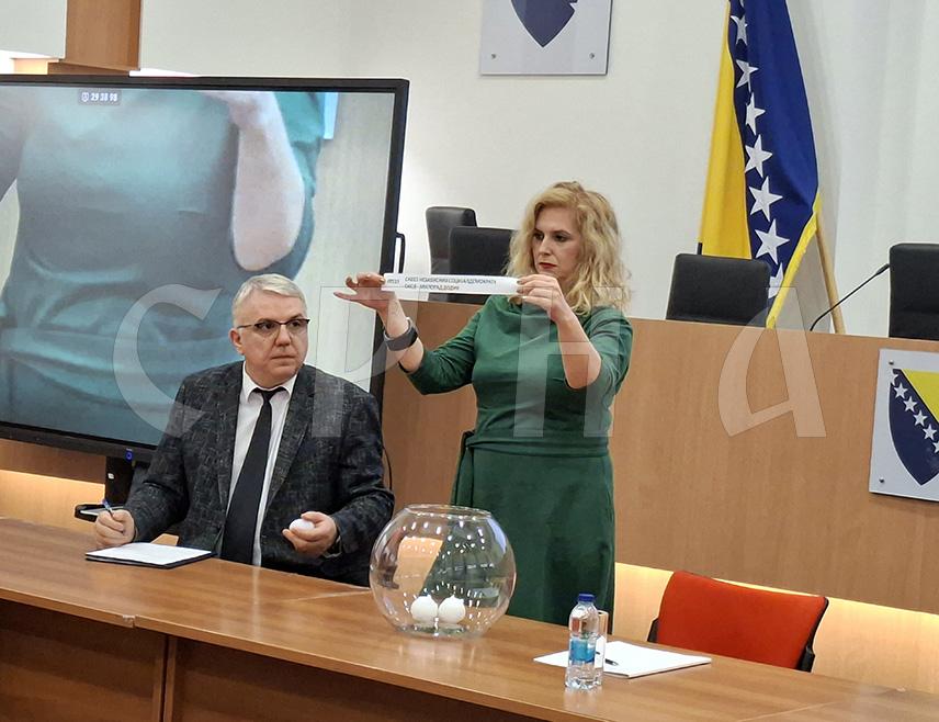 САРАЈЕВО, 15. ОКТОБРА /СРНА/ - СНСД се налази на четвртом мјесту, а СДС на другом мјесту на гласачком листићу за пријевремене изборе за предсједника Републике Српске који ће бити одржани 23. новембра.