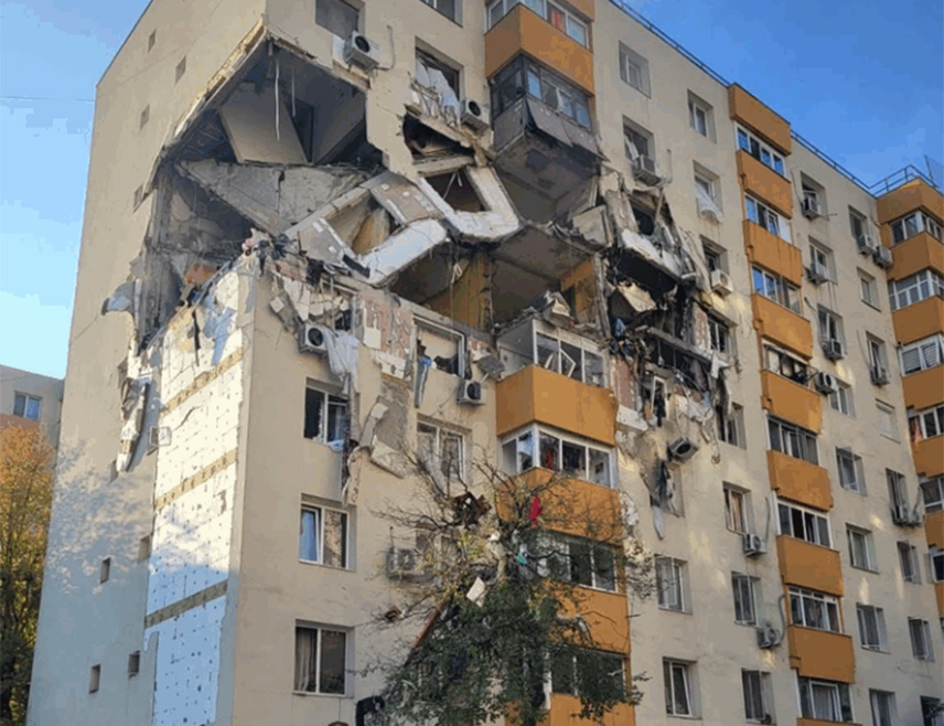 БУКУРЕШТ, 17. ОКТОБРА /СРНА-Ројтерс/ - Најмање двоје људи је погинуло, а 12 је повријеђено од експлозије у стамбеној згради у румунској пријестоници у Букурешту, јавили су локални медији.