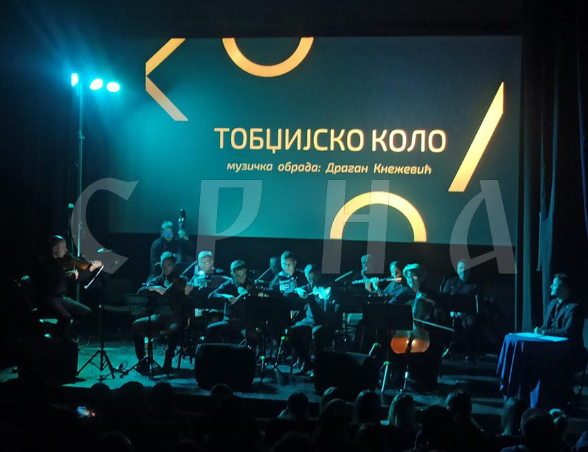 ЗВОРНИК, 17. ОКТОБРА /СРНА/ - Национални ансамбл народних песама и игара Србије "Коло" одржао је вечерас концерт у Зворнику у оквиру манифестације "Дани Србије у Републици Српској".