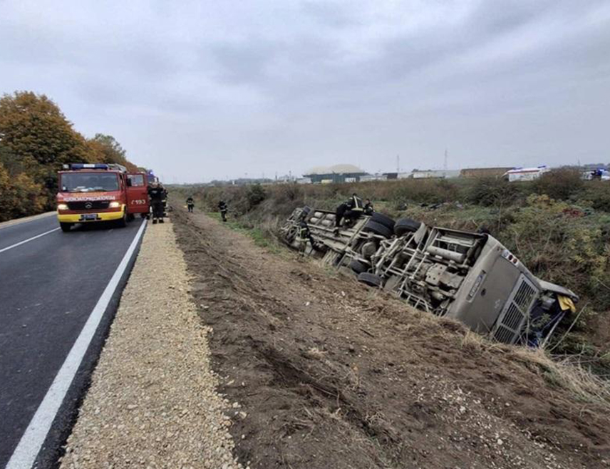 БЕОГРАД, 19. ОКТОБРА /СРНА/ - Седамдесетогодишњи Д.К, возач аутобуса који се преврнуо код Сремске Митровице, усљед чега је погинуло троје, а повријеђено око 80 људи, саслушан је у надлежном тужилаштву и одређен му је притвор до 30 дана.