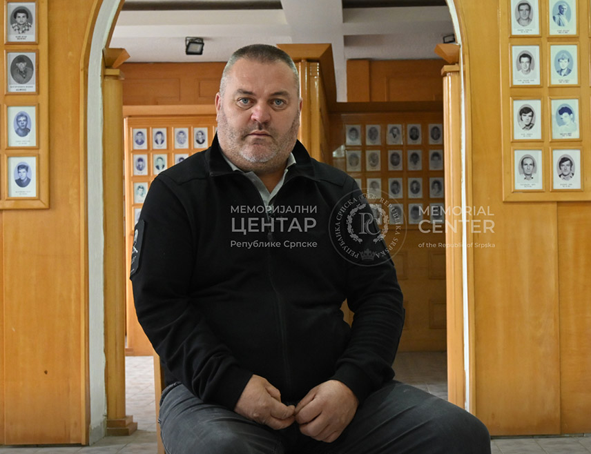 БАЊАЛУКА, 20. ОКТОБРА /СРНА/ - Раденко Ђокић из села Јежестица код Братунца свједочио је за Меморијални центар Републике Српске о нападу на његово село 8. августа 1992. године када су, како је испричао, муслимани убијали и мучили мјештане, а некима и одсијецали главе.