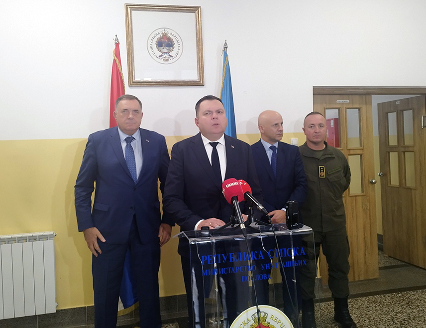 БАЊАЛУКА, 20. ОКТОБРА /СРНА/ - Руководство СНСД-а ће одлучити о питању преговарача БиХ са ЕУ, изјавио је данас министар унутрашњих послова Републике Српске Жељко Будимир.