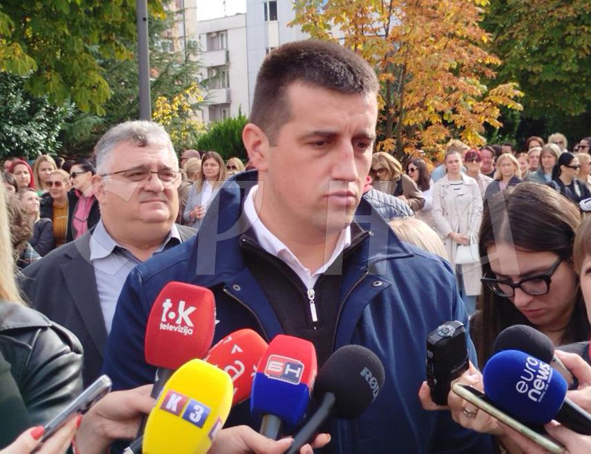 БАЊАЛУКА, 20. ОКТОБРА /СРНА/ - Цијена бањалучких вртића у оквиру Центра за предшколско васпитање и образовање биће регулисана након што запослени окончају борбу за повећање плате од 20 одсто, рекао је директор Центра Петар Јокановић.