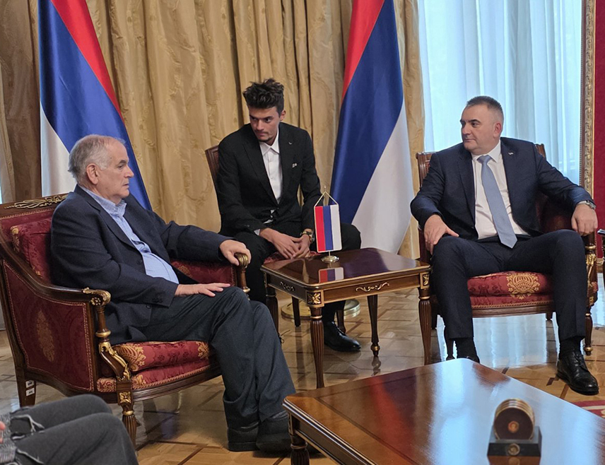 БАЊАЛУКА, 20. ОКТОБРА /СРНА/ - Предсједник Владе Републике Српске Саво Минић рекао је у разговору са књижевником из Израела Идом Нетанјахуом да српски и израелски народ имају много тога заједничког, те да су историјска искушења и трагедије направили посебан однос међу њима.