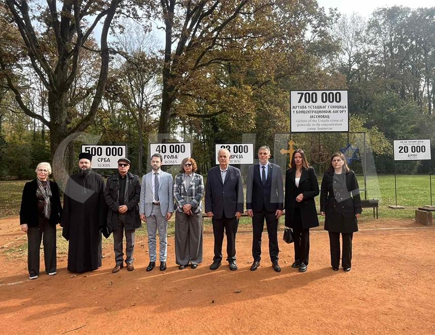 ДОЊА ГРАДИНА, 21. ОКТОБРА /СРНА/ - Израелски писац Идо Нетанјаху изјавио је током посјете Спомен-подручју Доња Градина, гдје је било највеће стратиште у систему усташког концентрационог логора Јасеновац, да је јако важно да људи дођу да виде ово мјесто и не допусте да се тако нешто понови.