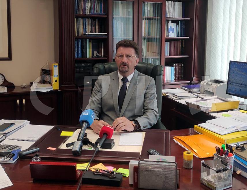 БАЊАЛУКА, 21. ОКТОБРА /СРНА/ - Адвокат Миљкан Пуцар изјавио је да је Милорад Додик предсједник СНСД-а све док је уписан у судски регистар, те истакао да је недопустиво мишљење Суда БиХ упућено Централној изборној комисији /ЦИК/ јер се њиме "са права залази у политику".