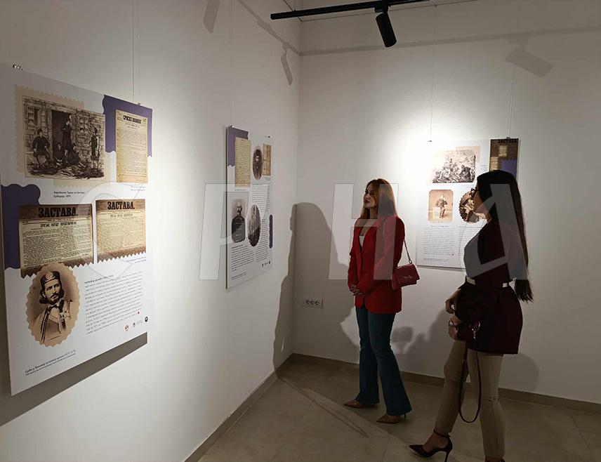 СРБАЦ, 21. ОКTОБРА /СРНА/ - Изложба под називом "Срби у Великој источној кризи /1875–1878/: 150 година од почетка ратова за ослобођење и уједињење" која је отворена у Српцу потврђује да је и прије вијек и по српски народ носила свијест о слободи и да су за њу давани животи.