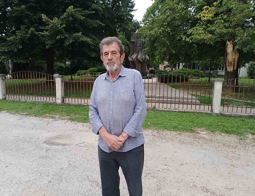 БЕОГРАД, 22. ОКТОБРА /СРНА/ - Директор Документационо-информационог центра "Веритас" Саво Штрбац изјавио је Срни да је рушењем капеле породице Шошкоћанин у Борову почело уклањање српских надгробних споменика у Хрватској у оквиру контроверзног Закона о гробљима, који је иницирао проусташки коалициони партнер ХДЗ-а у хрватској влади - Домовински покрет.