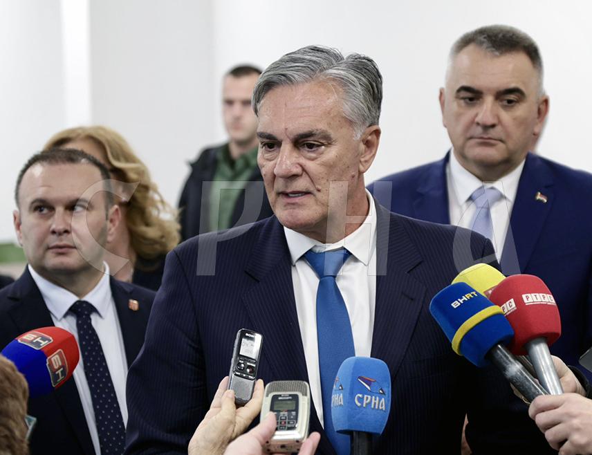 ИСТОЧНО САРАЈЕВО, 22. ОКТОБРА /СРНА/ - Министар за научнотехнолошки развој и високо образовање Републике Српске Синиша Каран рекао је данас у Источном Сарајеву на свечаном отварању нове зграде Студентског дома да је приоритет стварање што бољих услова за студенте, јер су млади највреднији ресурс Републике Српске.