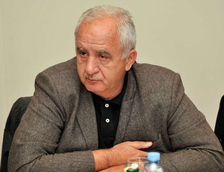 САРАЈЕВО, 22. ОКТОБРА /СРНА/ – Централна изборна комисија /ЦИК/ БиХ није додијелила мандат Милораду Додику на позицију предсједника СНСД-а, нити му га може и одузети, јер се у овом случају примјењује Закон о политичким организацијама Републике Српске, рекао је Срни бивши члан ЦИК-а Вехид Шехић.