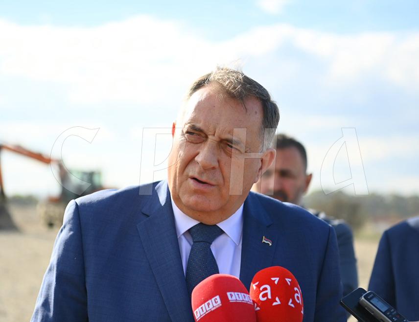 BIJELJINA, OCTOBER 22 /SRNA/ – President Milorad Dodik says Republika Srpska will not give up on building the embankment on the banks of the Drina River outside Bijeljina, hoping that the local authorities will understand that this must be done.