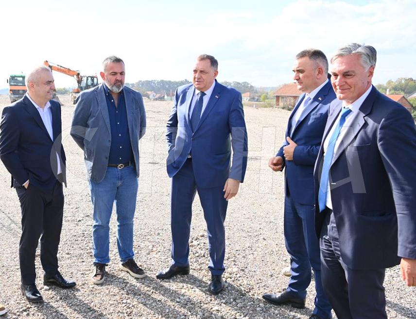 BIJELJINA, October 22 /SRNA/ – President Milorad Dodik says that he is proud of the increased work dynamics on the Bijeljina-Rača motorway section in Republika Srpska, which will now be accelerated.