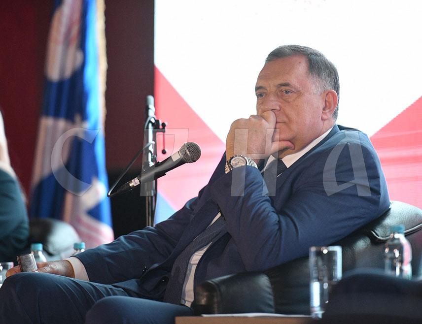 BIJELJINA, OCTOBER 22 /SRNA/ – President Milorad Dodik emphasizes that Republika Srpska would have been left with nothing but parks and playgrounds had it accepted the transfer of its property to the BiH level, which was Christian Schmidt’s intent.