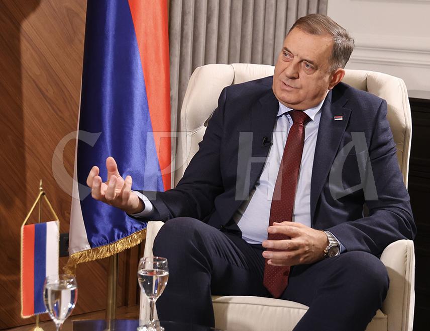БАЊАЛУКА, 24. ОКТОБРА /СРНА/ - Предсједник Милорад Додик рекао је да ће у Републици Српској бити повећана најнижа плата и нагласио да је планирано да она поново буде структурисана према степену и квалификацијама, а не јединствена.