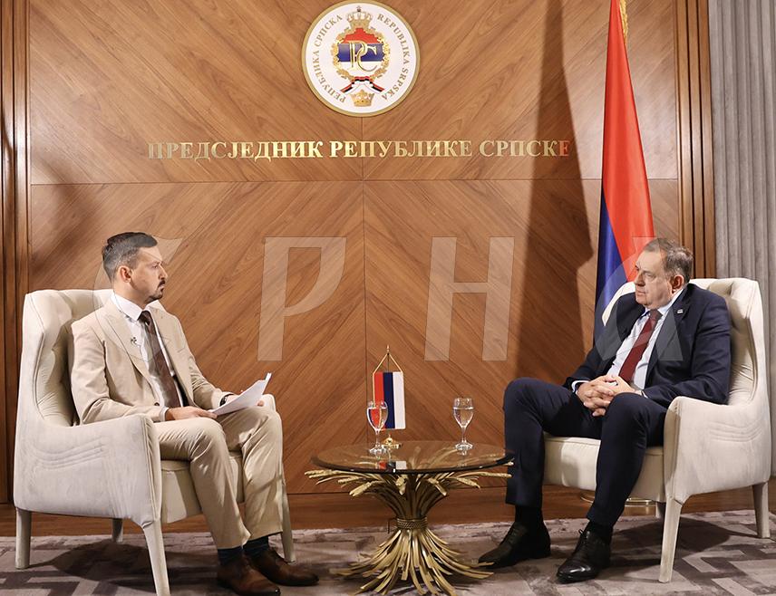 БАЊАЛУКА, 24. ОКТОБРА /СРНА/ - Република Српска је увијек водила политику одбране и никада није показала ниједан експанзионистички потез, за разлику од политичког Сарајева које упорно хоће територијалну, политичку, цивилизацијску и сваку другу експанзију над Србима и Републиком Српском, истакао је предсједник Милорад Додик у интервјуу Срни.