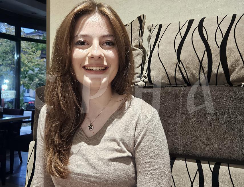 ПРИЈЕДОР, 26. ОКТОБРА /СРНА/ - Шеснаестогодишња Маша Арежина из Приједора прва је ученица из овог града која похађа српску гимназију у Будимпешти.