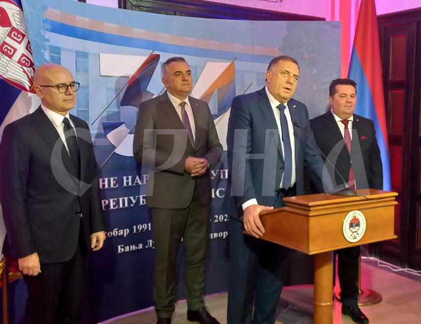 БАЊАЛУКА, 24. ОКТОБРА /СРНА/ - Предсједник Милорад Додик изјавио је вечерас да је Република Српска у овом тренутку изашла из експеримента, али да је њена стража даноноћна како би је сачували.