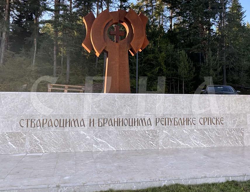 ПАЛЕ, 25. ОКТОБРА /СРНА/ - На Палама ће данас бити откривено спомен-обиљежје посвећено ствараоцима и браниоцима Републике Српске.