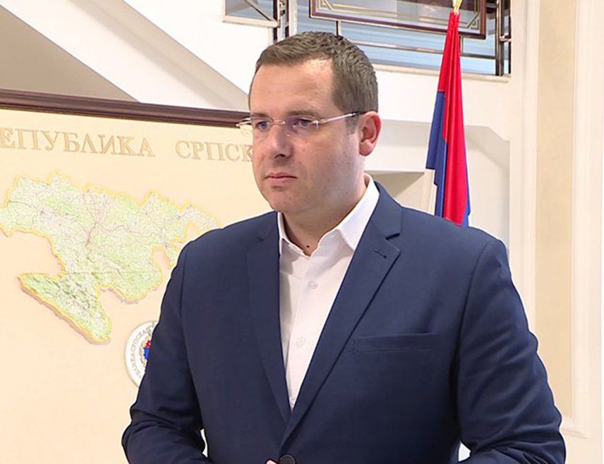 BANJA LUKA, OCTOBER 25 /SRNA/ – There will be a referendum, but there will be no Schmidt and no support for the opposition! declared SNSD spokesperson Radovan Kovačević.
