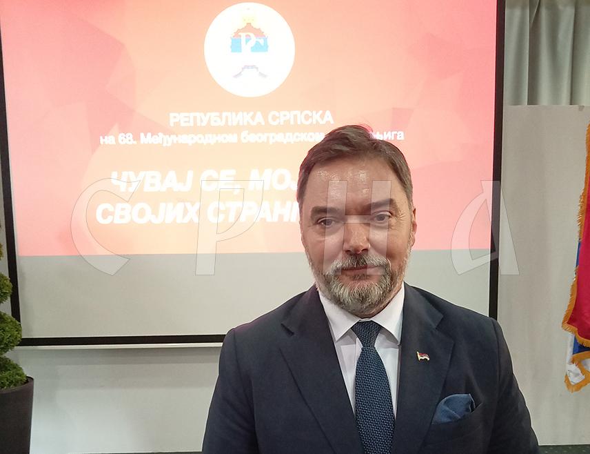 БЕОГРАД, 27. ОКТОБРА /СРНА/ - Међународни београдски сајам књига је прилика да се промовишу сви капацитети Републике Српске, изјавио је данас министар спољне трговине и економских односа у Савјету министара Сташа Кошарац.