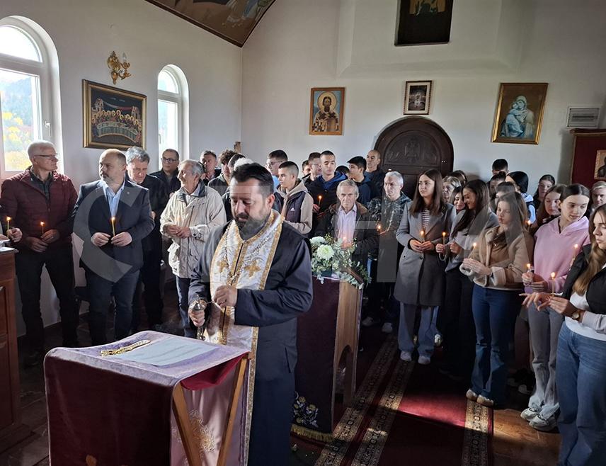 ВИШЕГРАД, 27. ОКТОБРА /СРНА/ - Дан одбране Вишеграда у Одбрамбено-отаџбинском рату данас је свечано обиљежен, а овом приликом је указано на значај саборности у тешким тренуцима.
