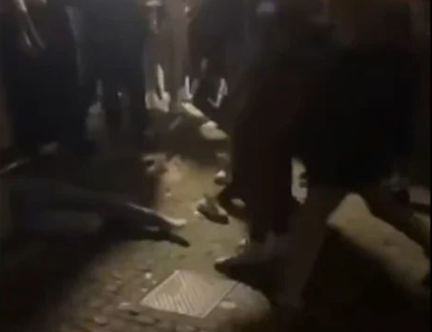 ЉУБЉАНА, 27. ОКТОБРА /СРНА/ - Двадесетједногодишњем Рому, осумњиченом да је насмрт претукао 48-годишњег мушкарца испред ноћног клуба у Новом Месту, данас је одређен притвор.