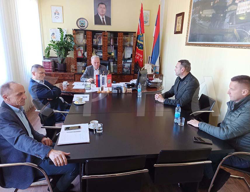 СРБАЦ, 28. ОКТОБРА /СРНА/ - На подручју општине Србац од почетка године снимљена су свједочанства 20 родитеља и супруга погинулих бораца у Одбрамбено-отаџбинском рату што ће бити дио архиве Меморијалног центра Републике Српске, речено је данас на састанку директора Меморијалног центра Дениса Бојића и начелника Српца Млађана Драгосављевића.