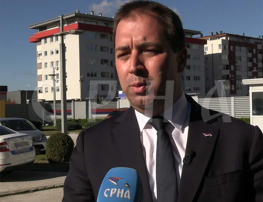 ИСТОЧНО САРАЈЕВО, 28. ОКТОБРА /СРНА/ - Министар правде Републике Српске Горан Селак изјавио је данас у Источном Сарајеву да је безбједносна ситуација у овдашњем Казнено-поправном заводу /КПЗ/ без проблема, а да је пословање привредне јединице ове установе примјер добре праксе и одговорне управе.