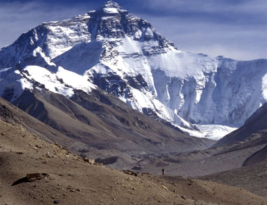 КАТМАНДУ/ПЕКИНГ, 29. ОКТОБРА /СРНА-Ројтерс/ - Непалска и кинеска страна региона Монт Евереста затворене су за туристе због необично обилних сњежних падавина за ову сезону.