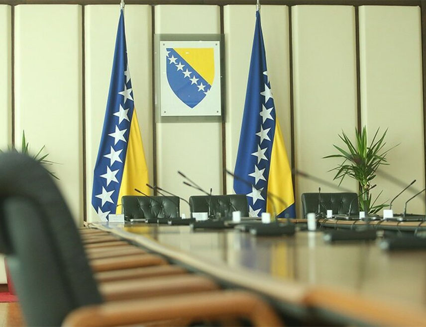 САРАЈЕВО, 29. ОКТОБРА /СРНА/ - Савјет министара одржаће сутра сједницу на чијем је дневном реду Приједлог одлуке о успостављању канцеларије главног преговарача БиХ са ЕУ као привременог тијела Савјета министара.