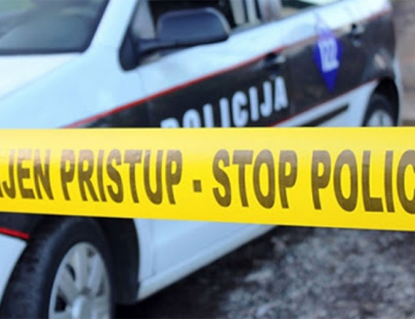 САРАЈЕВО, 29. ОКTОБРА /СРНА/ - Непозната експлозивна направа бачена је јутрос на кућу у Сарајеву и том приликом оштећена су три паркирана моторна возила.