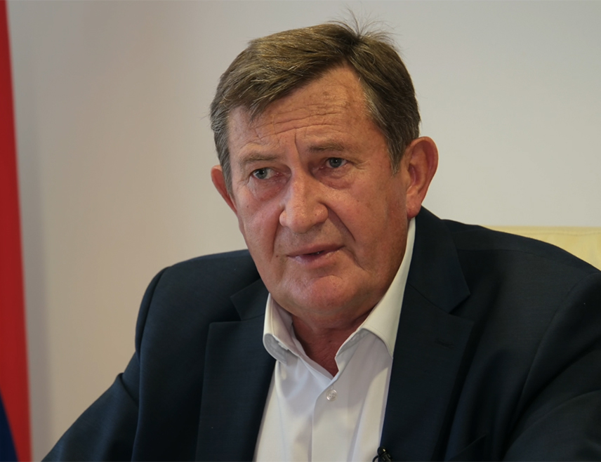 БАЊАЛУКА, 30. ОКТОБРА /СРНА/ - Министар привреде и предузетништва Републике Српске Војин Митровић данас ће у Лакташима посјетити привредни субјект "Масив стил".