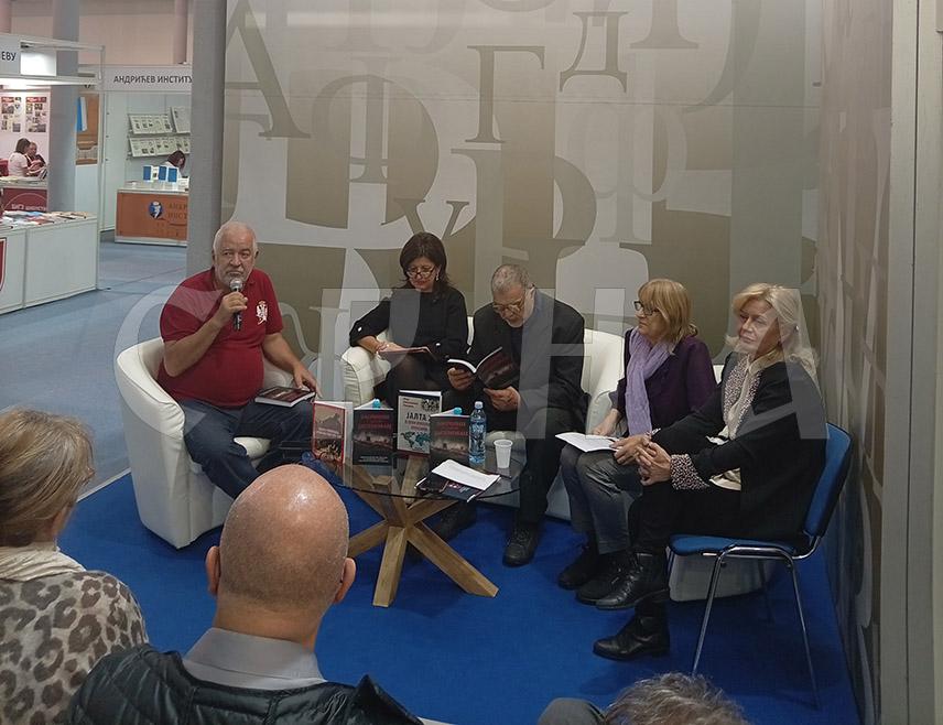 БЕОГРАД, 29. ОКТОБРA /СРНА/ - Књига "Злочин у логору Јасеновац" објављена је да би се стало украј грубој ревизији историје и још грубљем умањењу броја српских жртава у том логору смрти, изјавила је вечерас професор Весна Арсић на Међународном сајму књига у Београду.