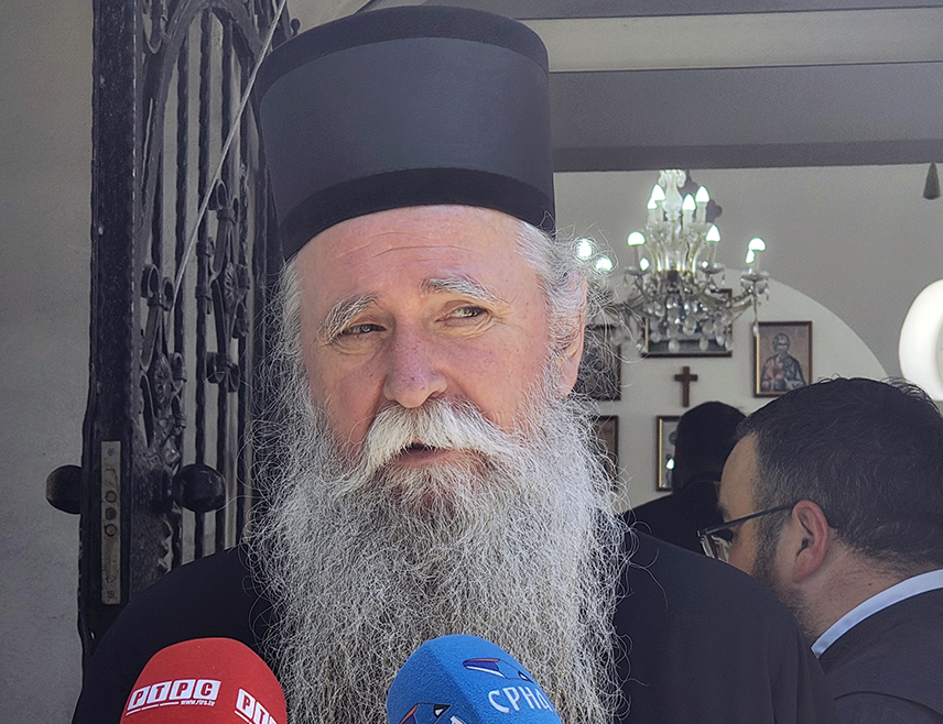 ПОДГОРИЦА, 29. ОКТОБРА /СРНА/ - Његово високопреосвештенство митрополит црногорско-приморски Јоаникије истакао је вечерас да је блаженопочивши митрополит Амфилохије имао васељенску ширину духа и да је у цијелом православном свијету био веома поштован и радо виђен.